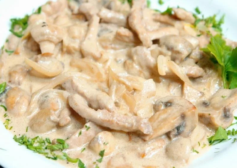 Фрикасе из курицы с грибами 500гр
